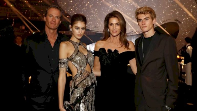 cindy-crawford,-rande-gerber-and-kaia-gerber-remember-presley-gerber-after-death-at-27