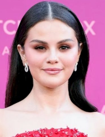 selena-gomez-shares-warning-on-vaping:-‘it’s-changed-my-voice’