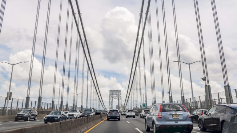 police-searching-for-gunman-in-possible-road-rage-killing-on-george-washington-bridge