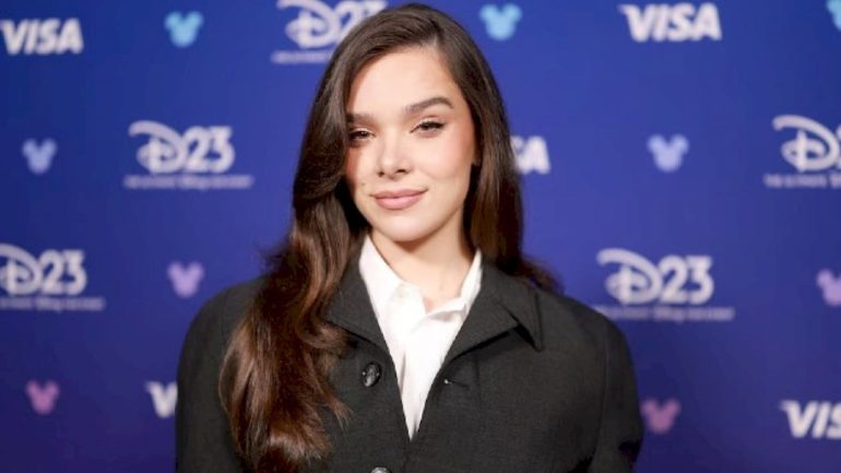 hailee-steinfeld-releases-new-song-‘magic’-from-‘hexed’
