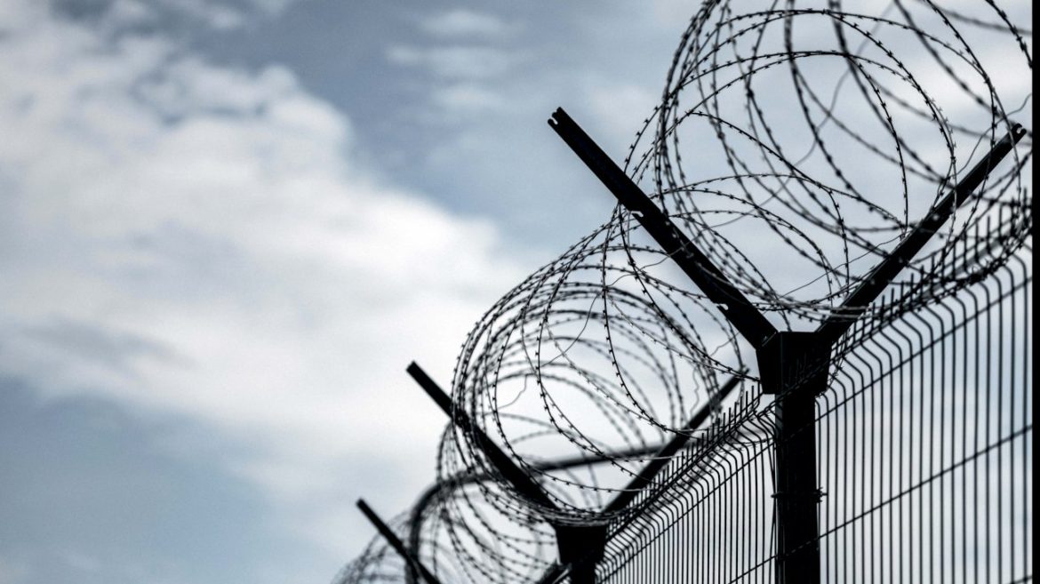 convicted-murderer-escapes-tennessee-prison:-authorities