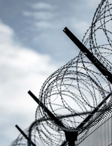 convicted-murderer-escapes-tennessee-prison:-authorities