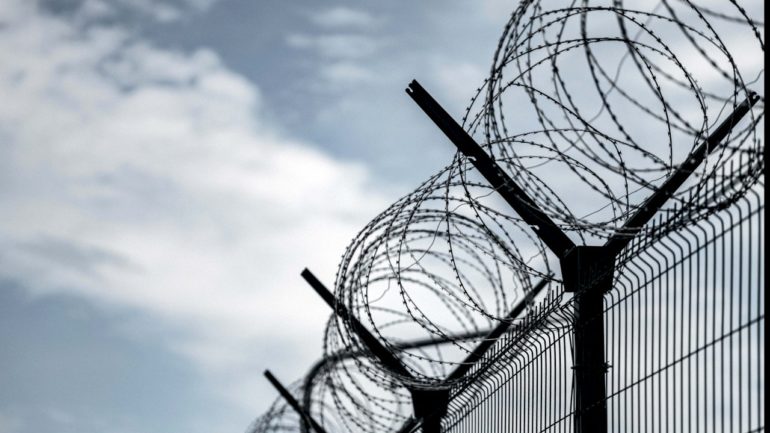convicted-murderer-escapes-tennessee-prison:-authorities