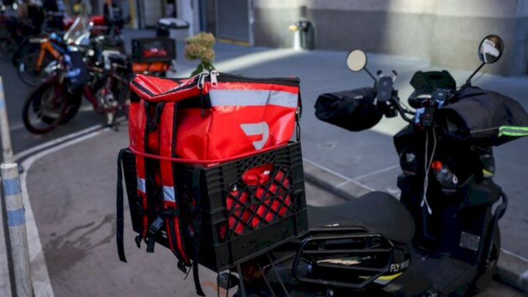 doordash-to-acquire-instacart-in-deal-valued-around-$17b,-companies-announce